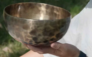 Artisanal Reflections: Handmade Singing Bowls as Mirrors of the Soul