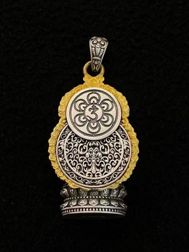 The Blessing Master Pendant – Dzi Beads with Gold-Plated Tsongkhapa for Protection and Guidance