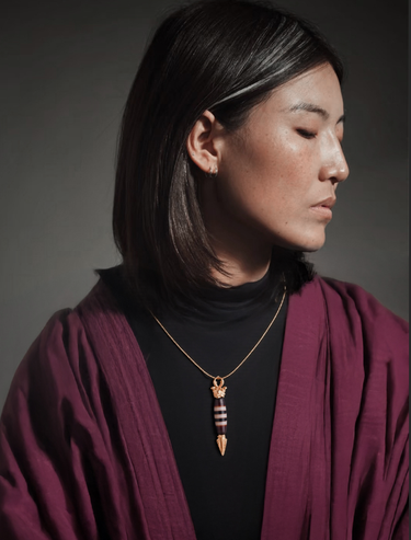 Three-Line Dzi Bead Pendant with Gold-Plated Design – Spiritual Energy Amulet