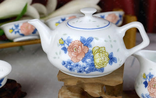 Graceful Hues: Jiangnan's Legacy Reflected in the Palette of Famille Rose Porcelain 