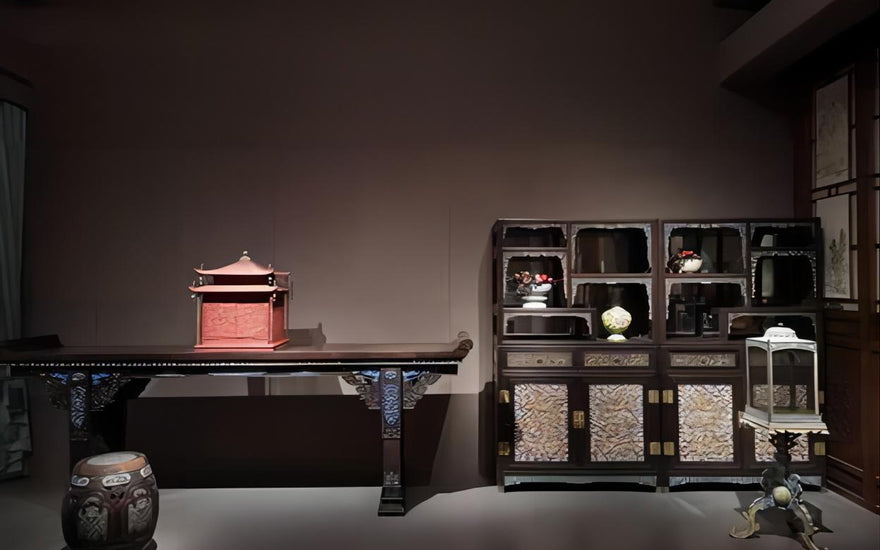 How Does the Design of Chinese Royal Furniture Reflect Traditions of Nobility and Grandeur?
