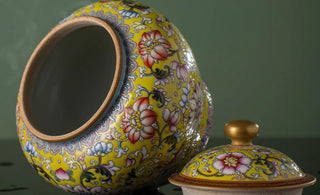 Unveiling the Elegance: The General's Jar – A Rare Treasure in Porcelain
