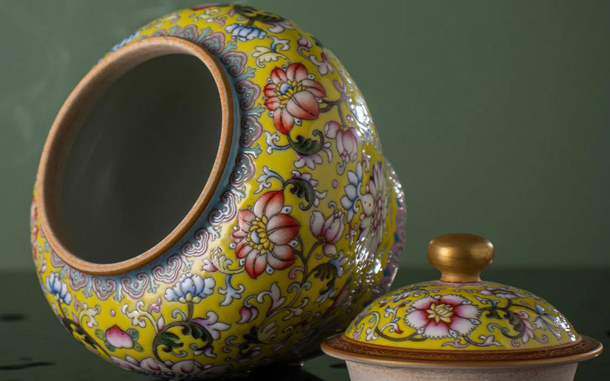 Unveiling the Elegance: The General's Jar – A Rare Treasure in Porcelain