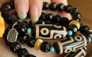 The Fusion of Tradition and Modernity: Contemporary Expressions of Tibetan Dzi Bead Bracelets