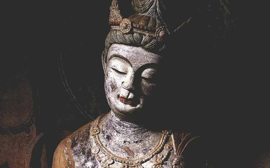 Crafting Divinity: Chinese Buddha Statues Revealed