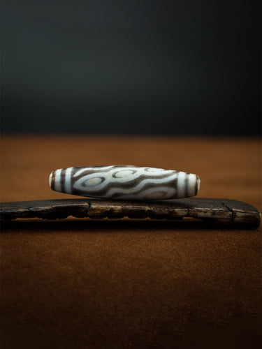 Dragon Eye Dzi Bead Pendant – Unique Nine-Eye Design for Spiritual Protection